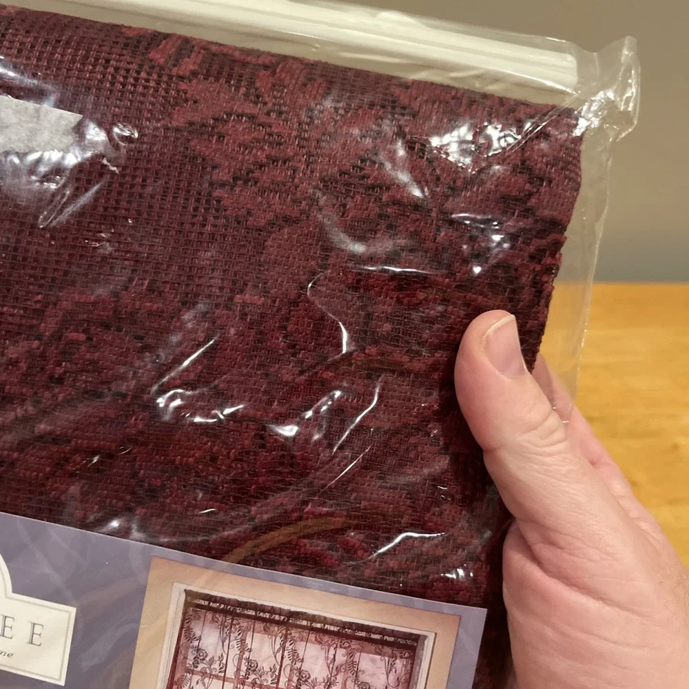 Jubilee~1 Scalloped‎ Panel Burgundy Dynasty Lace~60